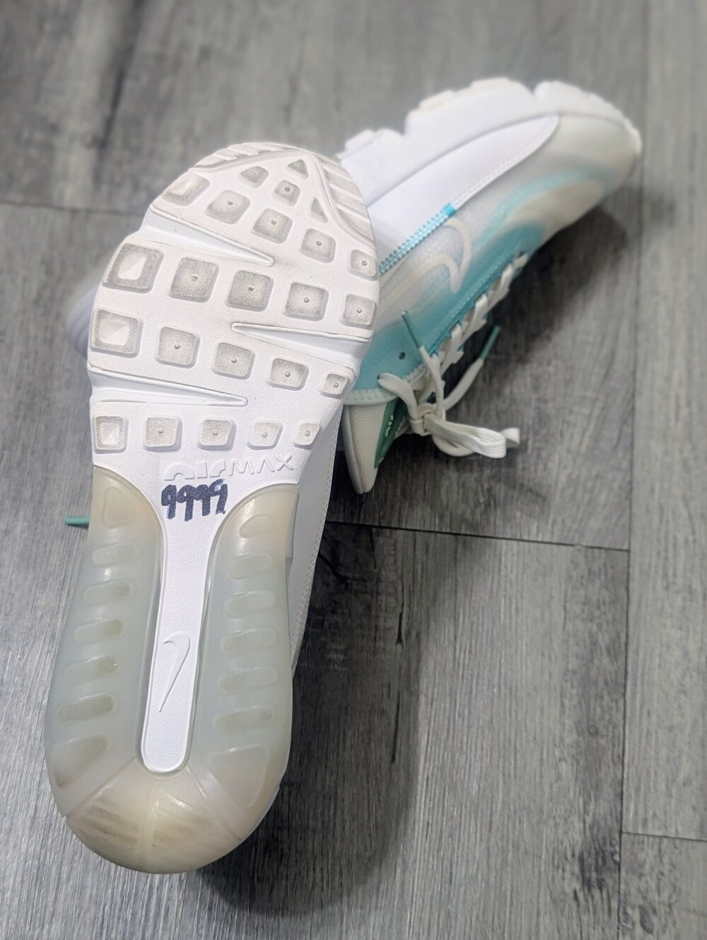 Nike Womens Air Max 2090 Sail Aurora Green Sneekers - Picture 7 of 10